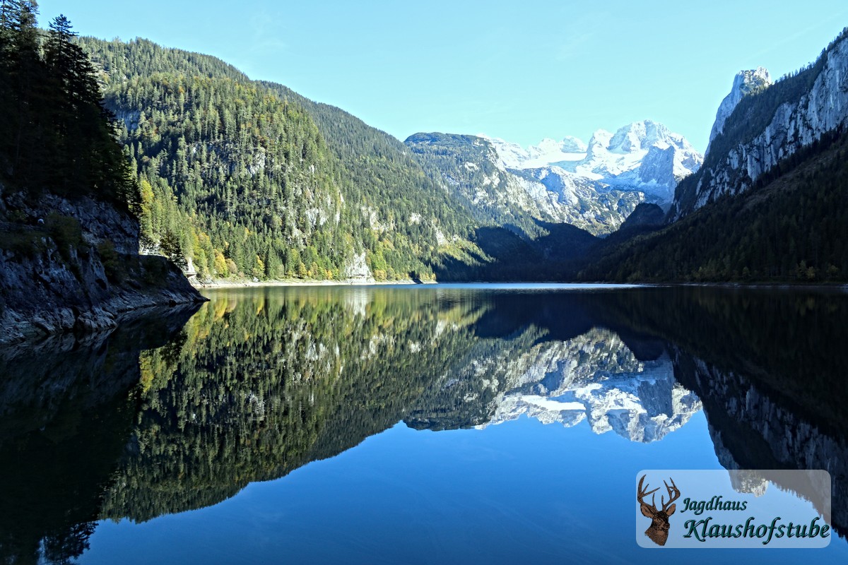 An Sommerabenden spieglt sich der Dachstein im Gosausee An Sommerabenden spieglt sich der Dachstein im Gosausee