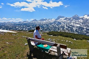 Gibt's was Schöners? Picknick vor den Dachstein-Gletschern