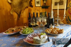 Gourmet-Weinproben für unsere Gäste mit Top-Weinen aus dem Weinkeller des Jagdhauses