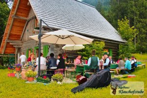 Feiern mit Freunden, Jägern und Gästen - Sommerfest der Klaushofstube