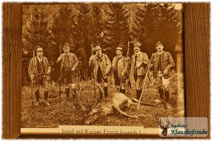 Kaiser Franz-Josef I. kam oft und gerne zur Jagd ins Gosautal, wie alte Fotos auf der Hütte zeigen