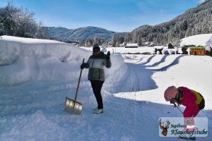 Auch das ist Wintersport: Schneeschaufeln im Februar