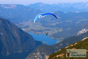 und hier über dem Hallstätter See. Passagierflüge auf Anfrage möglich