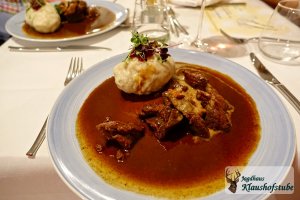 Im Herbst gibt es Wildgerichte aus eigener Jagd