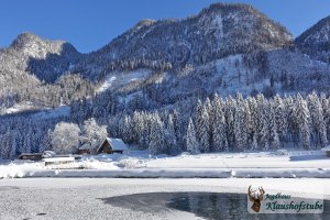 Klaushofstube und Fischteich im Hochwinter