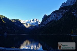 Tief und mystisch wird der Gosausee vom Dachstein beherrscht